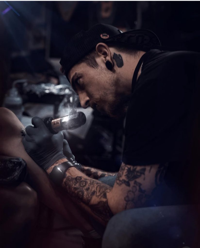 Tktattz working At a Convention